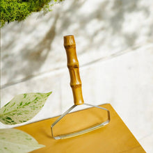 Load image into Gallery viewer, Bamboo Carpet Lint Remover