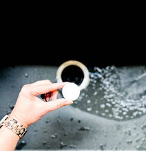 Load image into Gallery viewer, Miracle Cleaning Bombs